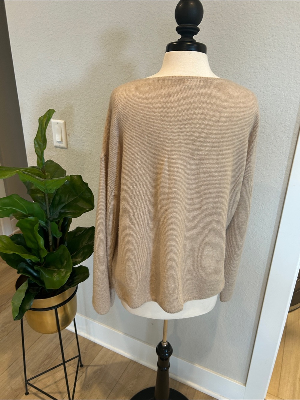Women’s Lily Silk Cashmere and Mulberey Sulk Scoop Neck Sweater in Beige - Picture 4 of 5
